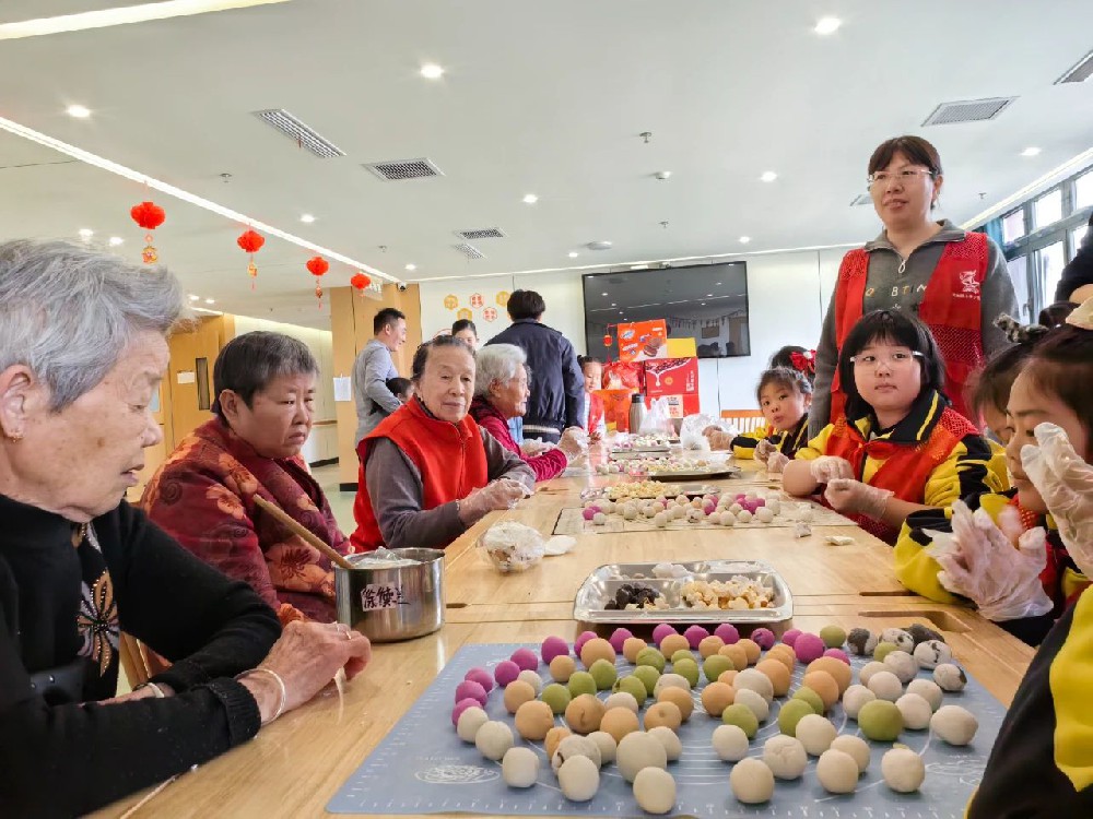 誠(chéng)德醫(yī)養(yǎng)中心丨“元宵聯(lián)歡” 繪就幸福畫(huà)卷，情暖佳節(jié)